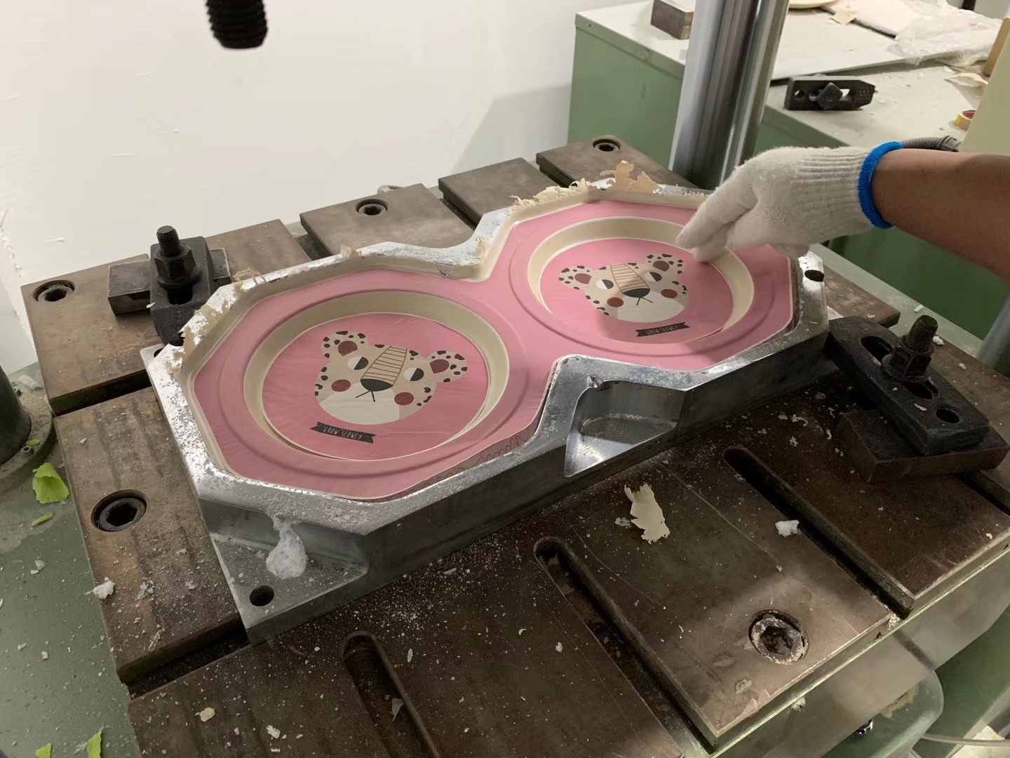 China Melamine Crockery Molding Machine